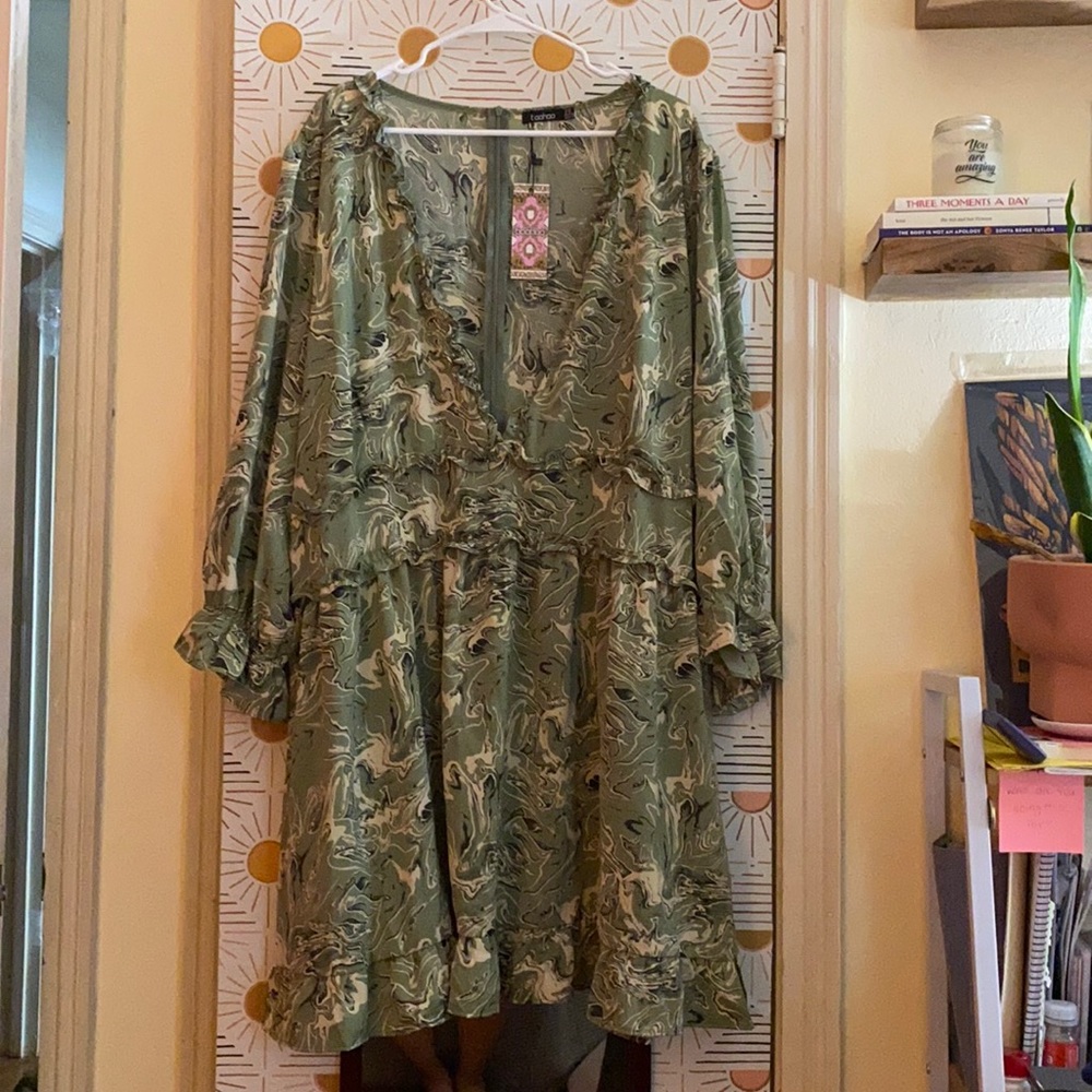 Plus Marble Print Ruffle Wrap Dress